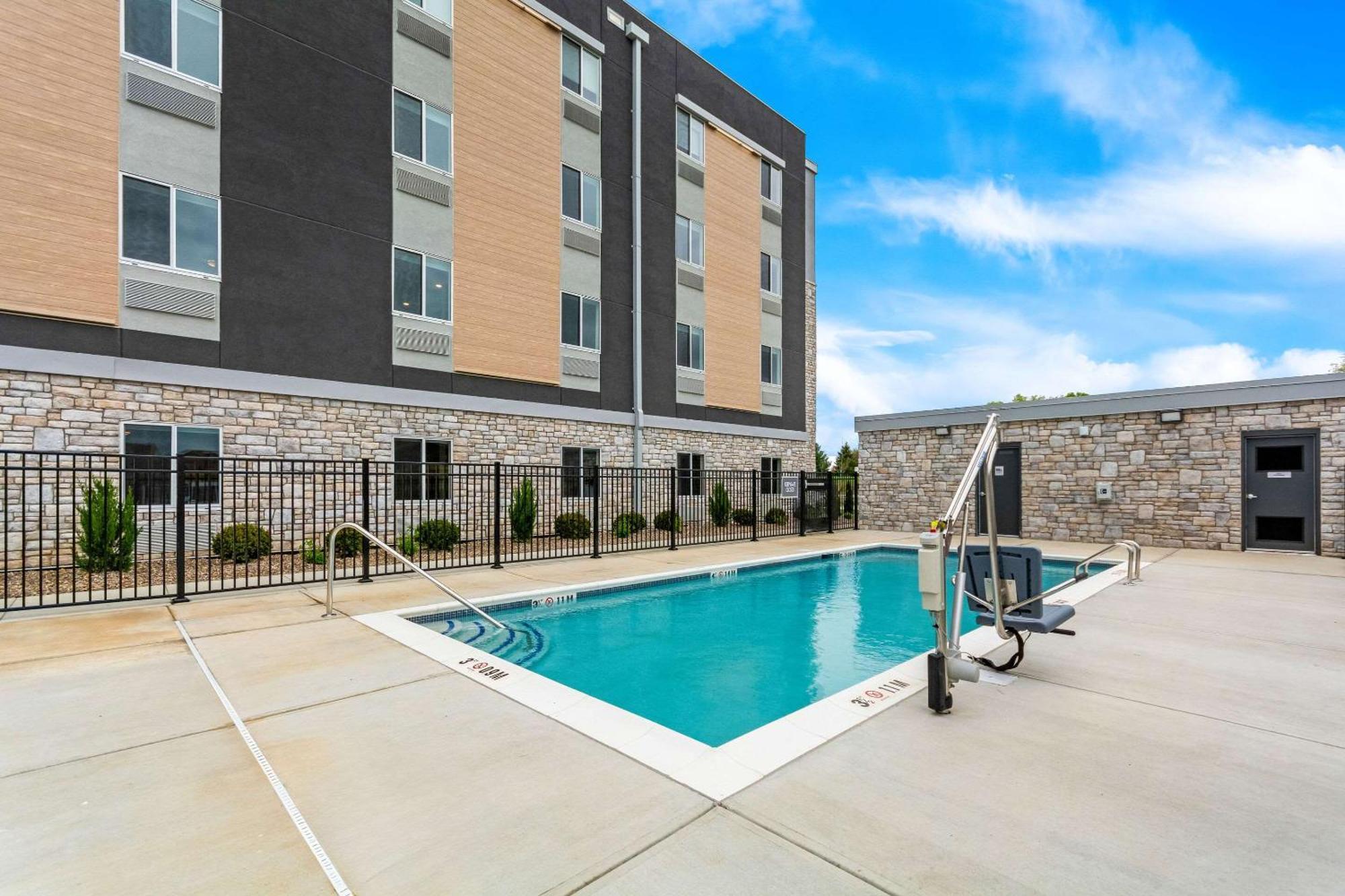 Everhome Suites Lexington - Horse Park Εξωτερικό φωτογραφία